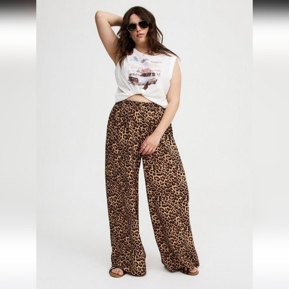 NWT Torrid Leopard Print Wide-Leg High Rise Crinkle Rayon Pants